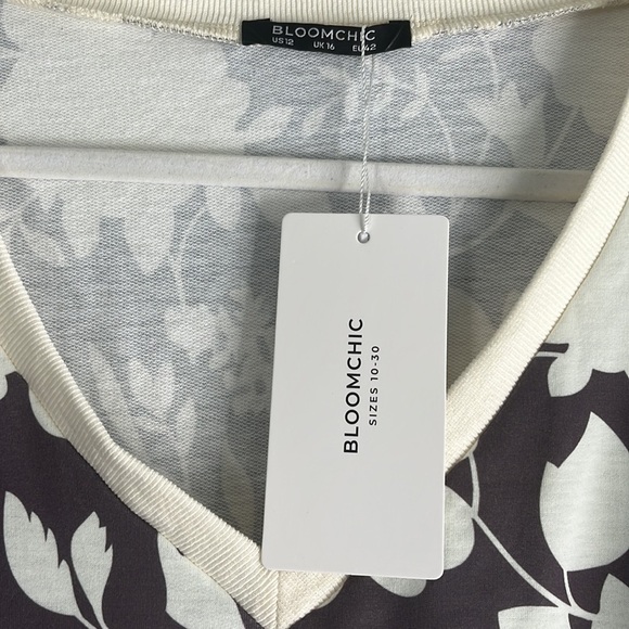 BloomChic Silhouette Floral Print Contrast Trim V Neck Sweatshirt sz 12 casual - Picture 3 of 6